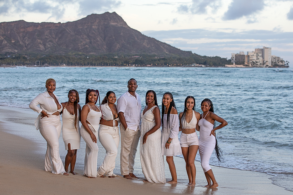 Waikiki Beach Large group family photos Diamondhead
