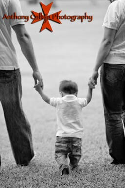 Oahu Family walking in the park, Moanalua Gardens, Honolulu, Hawaii