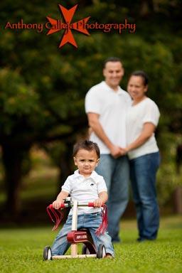 Oahu Family playing in the park, Moanalua Gardens, Honolulu, Hawaii