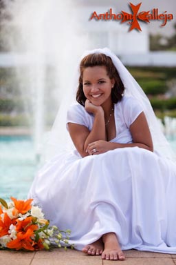 Honolulu Wedding Photography - photo of bride with flower bouquet sitting down near the fountain at Laie Temple