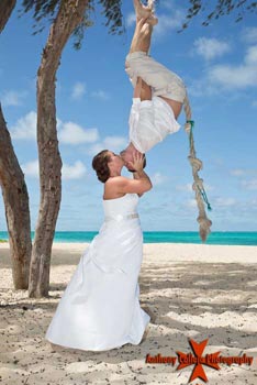 Honolulu Wedding photography spiderman kiss