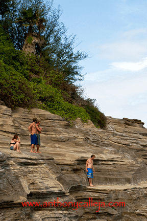 Cliff Jumpers Spitting Cave Portlock, Oahu, Hawaii