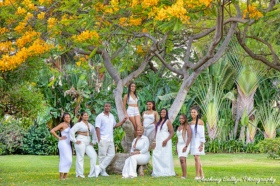 Waikiki large family portrait photographer -Waikiki Garden Oahu Hawaii